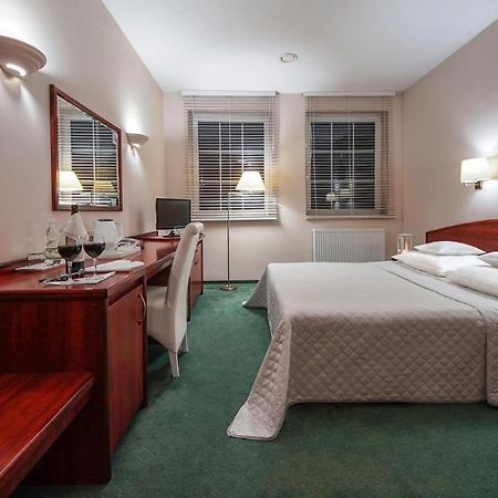 Hotel Sara Koło Extérieur photo