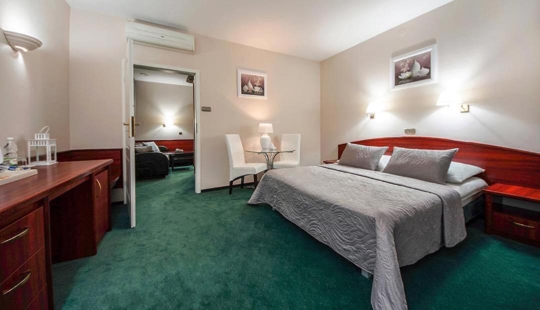 Hotel Sara Koło Extérieur photo