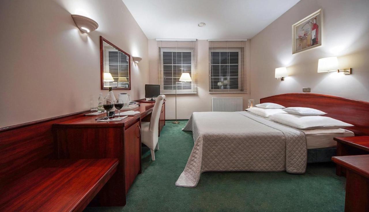 Hotel Sara Koło Extérieur photo