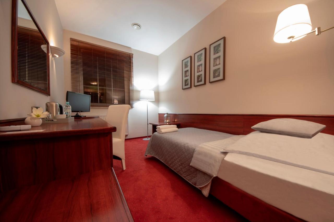 Hotel Sara Koło Extérieur photo