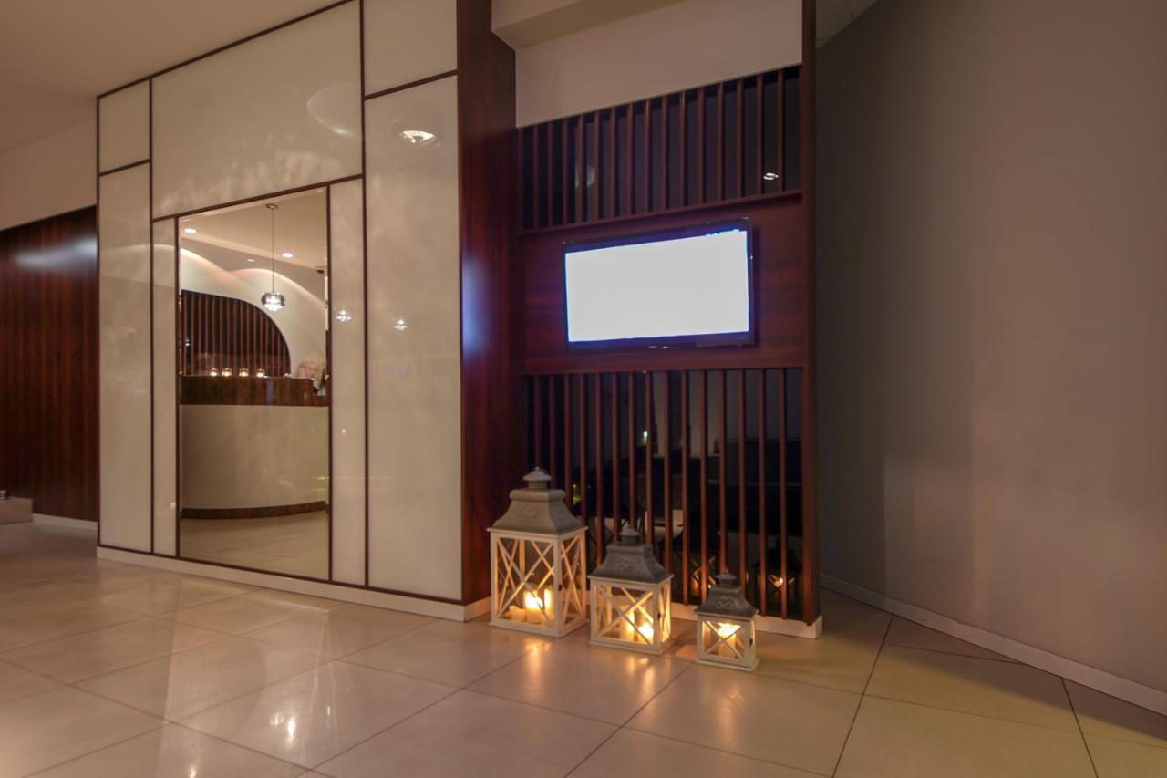 Hotel Sara Koło Extérieur photo