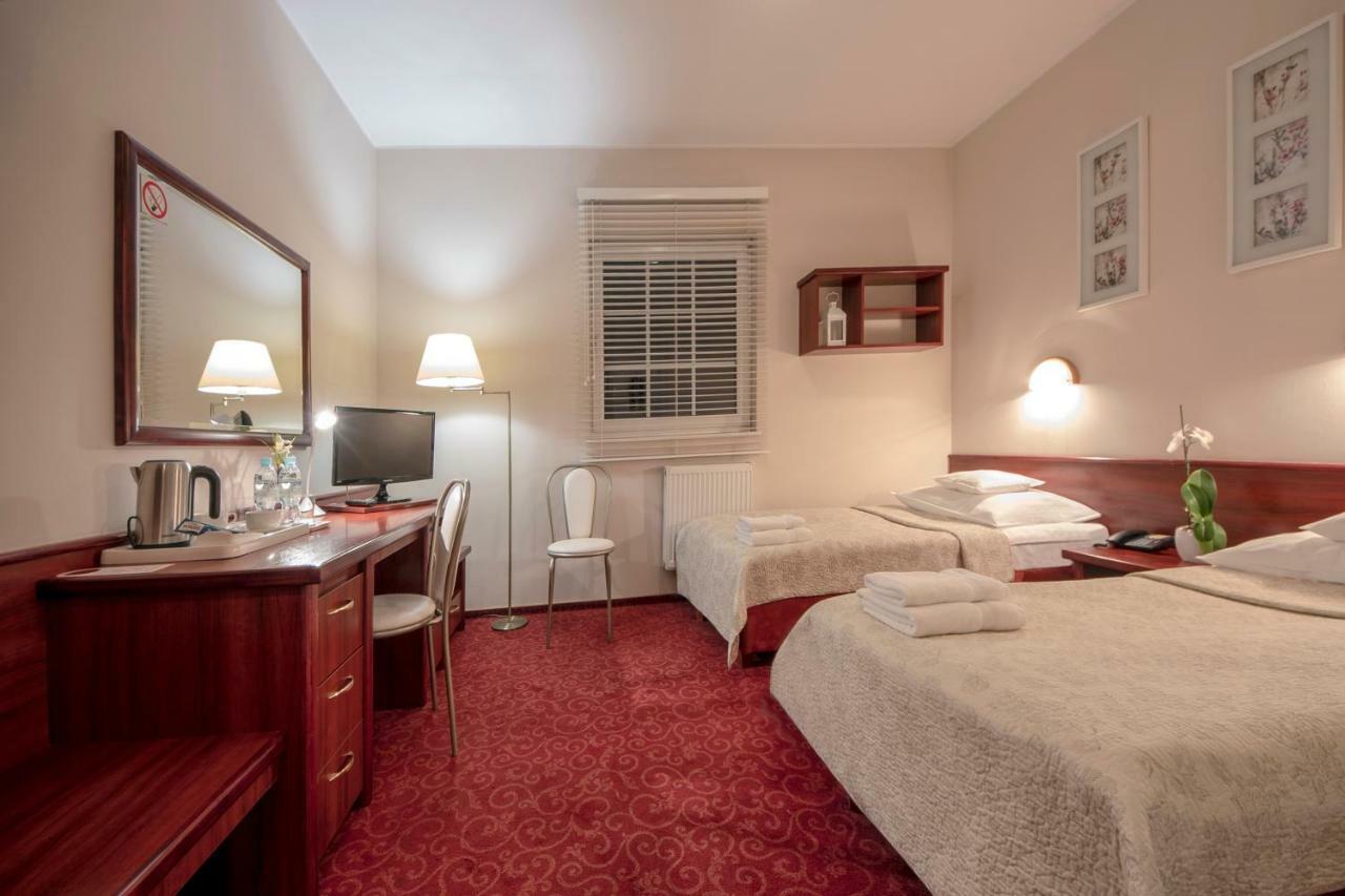 Hotel Sara Koło Extérieur photo